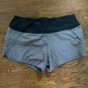 CRZ YOGA Women's Mid-Rise Quick-Dry Shorts with Zip Pocket - small